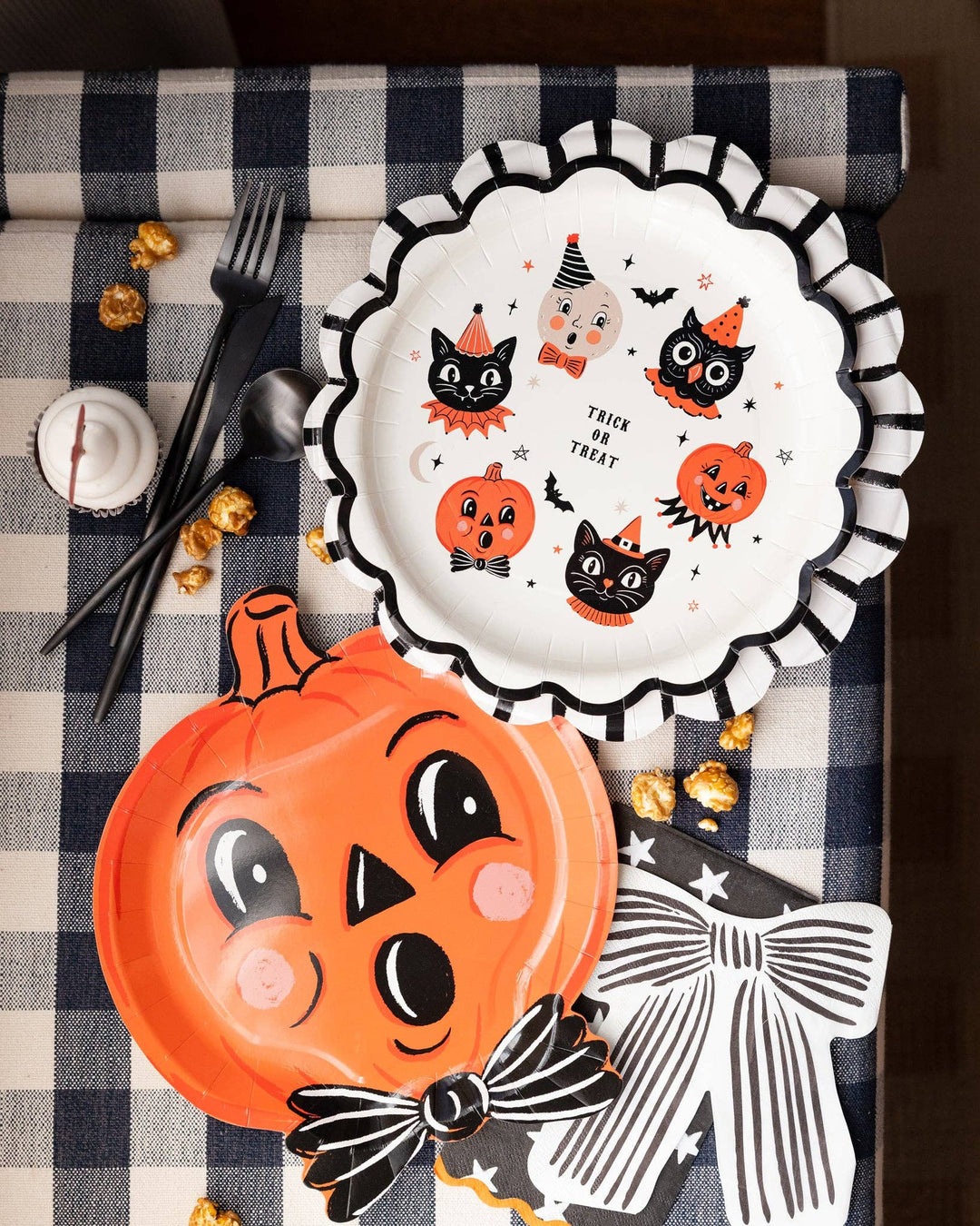 Vintage Halloween Characters Dinner Plates, view 5