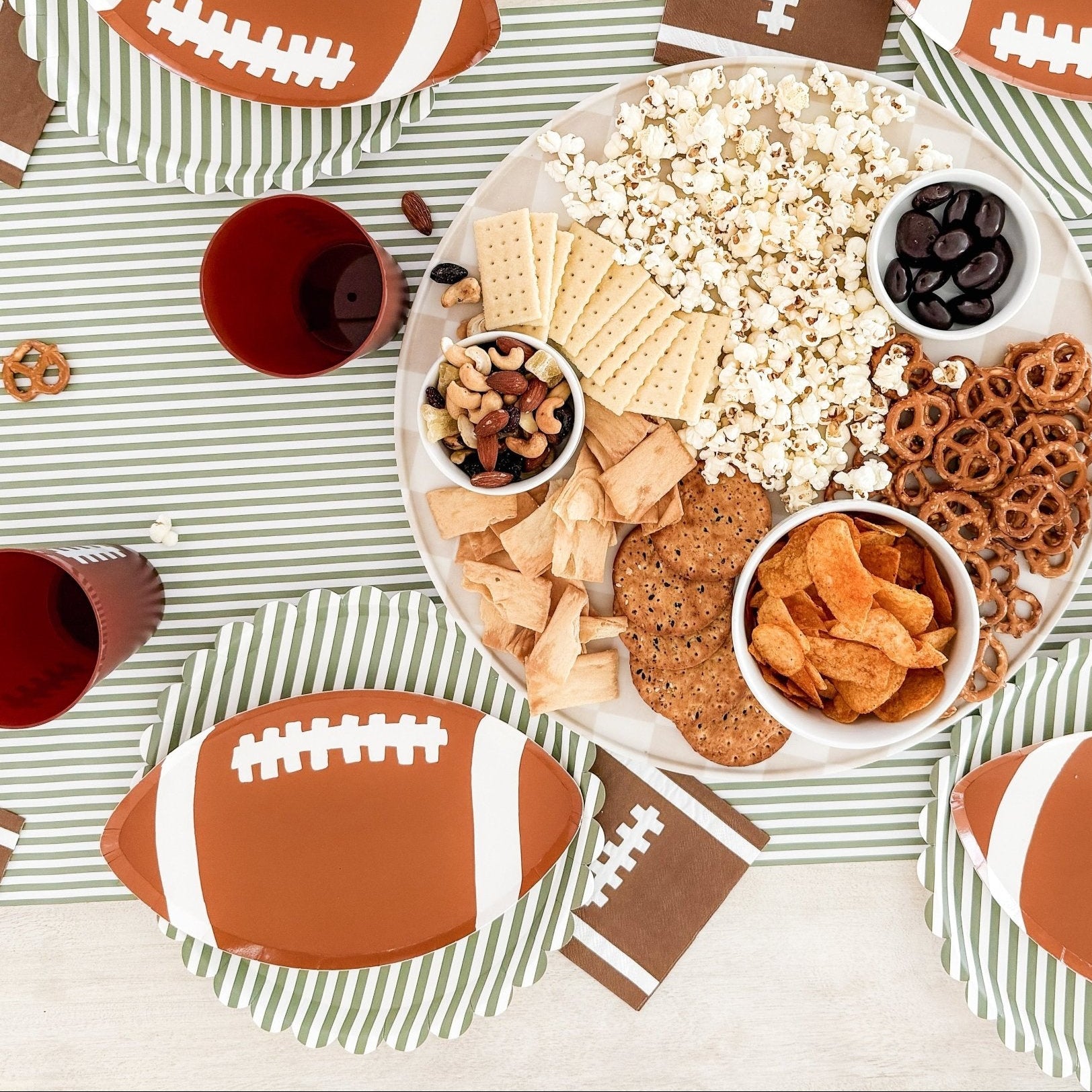 Football Tailgating Party Paper Plates (8pcs) - Josi James - Die Cut Plate